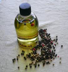 BLACK PEPPER OIL - Rakesh Sandal Industries